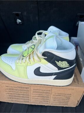 Air Jordan 1 Mid SE Sail/Luminous Green-Anthracite (HQ3008 130) Size 7.5W